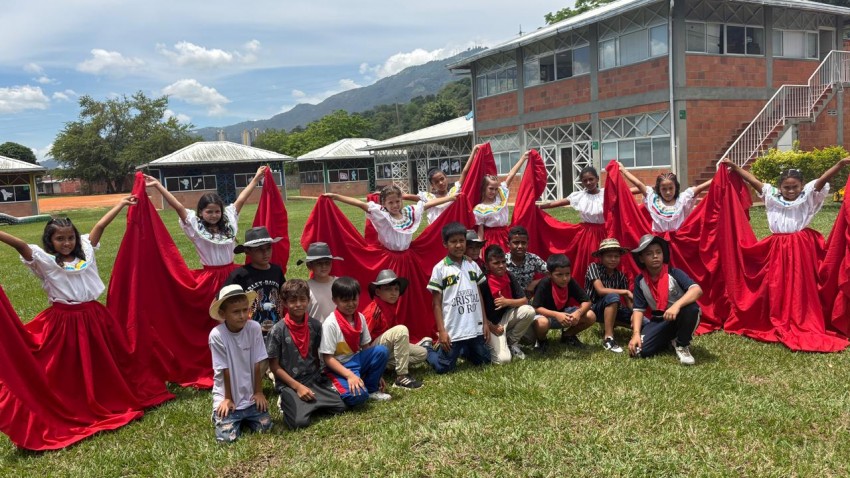 Alegría, talento y unión que iluminan nuestra comunidad educativa. 